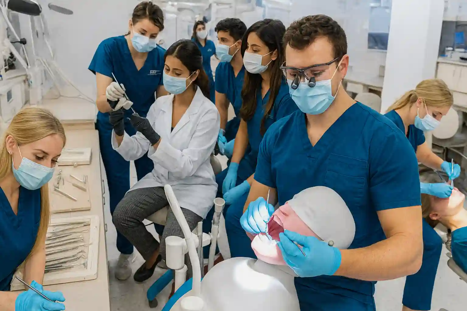 شرایط سنی تحصیل دندانپزشکی در چین